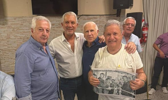 Alak reunió a la "vieja guardia" peronista en un fuerte homenaje a Duhalde
